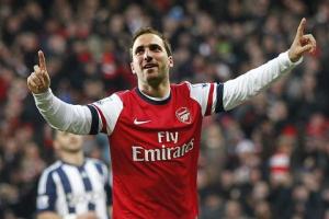 Từ chối gia hạn với Napoli, Higuain tự mở đường tới Arsenal